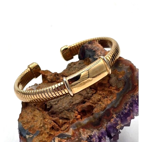 Unbranded Jewelry - Vintage Gold-Tone Flex Coil Cuff Bracelet Polished Domed Center Bar